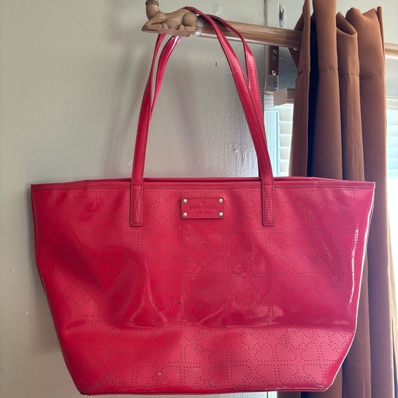 Kate Spade Patent Leather Laser Cut Shoulder Tote Bag in RED /CORAL GUC Handbag - Picture 1 of 9